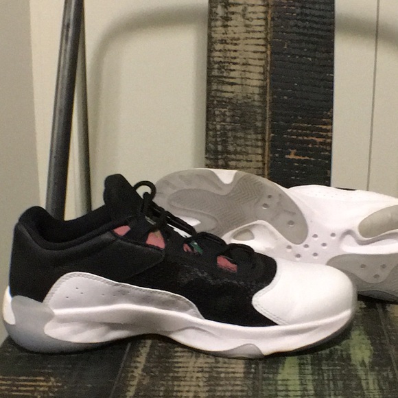 Air Jordan 11 CMFT Low size 8. White Black. Like New Quality. Authenticated - Picture 5 of 8